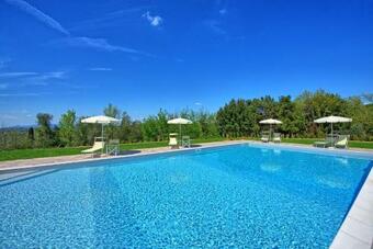 Legoli Villa Sleeps 10 With Pool Air Con And Wifi