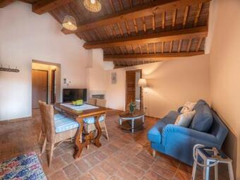 Vintage Apartment In Mombaroccio With Shared Pool