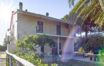 Amazing Apartment In Capalbio Scalo W/ 3 Bedrooms