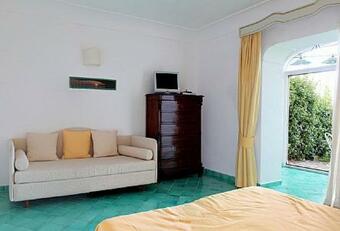 Nocelle Villa Sleeps 2 Air Con Wifi