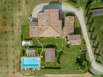 Rapale Villa Sleeps 20 With Pool