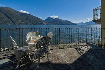 Rezzonico Villa Sleeps 8 Wifi