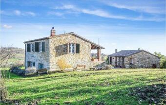 Nice Home In Roccalbegna With 5 Bedrooms