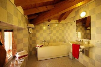 Mezzegra Villa Sleeps 5 Pool Wifi