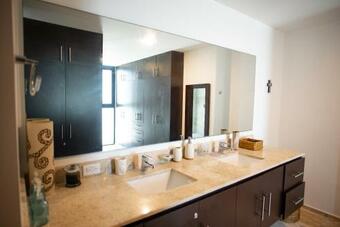 Deluxe Beachfront Condo With Amazing Ocean Views And Luxury