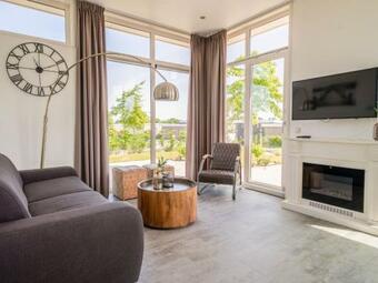Holiday Home Resort De Kraaijenbergse Plassen-3