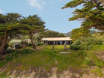 Quails Run - Kuaotunu Beachfront Holiday Home