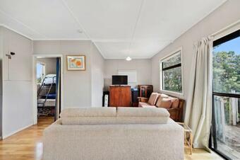 The Salty Air Bach - Papamoa Beach