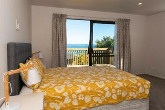 Belvedere - Cable Bay Holiday Home