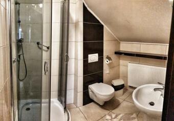 Hotel Dworek Za Lasem