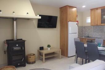 Casa R�stica Com Piscina Em Valen�a By Izibookings