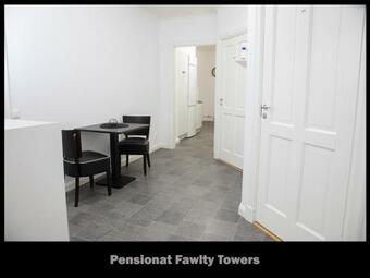 Hostal Pensionat Fawlty Towers