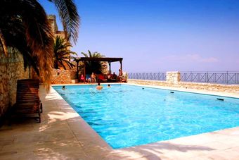 Hotel Limeni Village