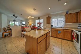 Spacious Desert Getaway With Patio And Bbq In Maricopa!