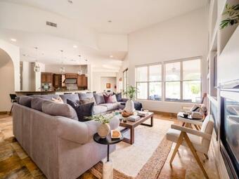 Farrier - Spectacular 7br Mediterranean-style Estate W Pool & Spa