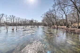 River Cabin With Balcony Less Than 1 Mile To Sugarloaf!