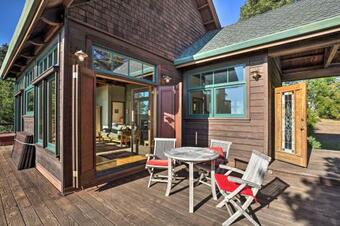 Romantic Ridgetop Escape With Hot Tub Near Mendocino