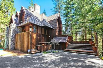 Little Ahwahnee Inn Holiday Home - 2br/2.5ba