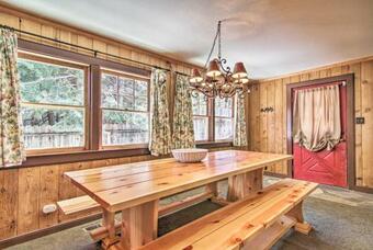 Inviting Lake Tahoe Escape With Yard And Fireplace!