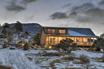 Peaceful Cabin With Panoramic Mtn Views And Hot Tub!