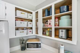 Cozy River Cabin, Family Friendly! Dock, Ping Pong, Bball Court