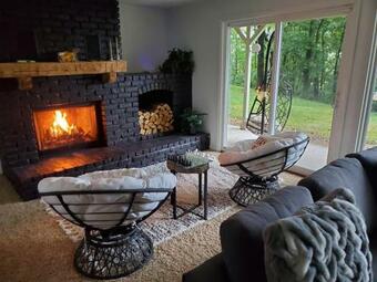 Luxury Waterfront Villa Wth River Access & Hot-tub