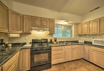 Apartamento Large Condo With Wraparound Deck Less Than 1mi To Marina