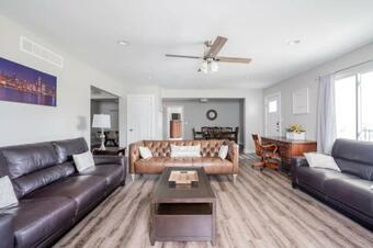 Closest Listing To The Ark, 2 Queen Beds