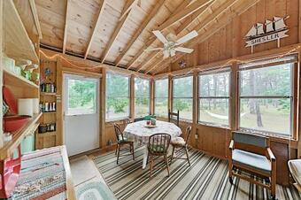 Classic Popham Cabin With Large Yard, Near Beach Cottage