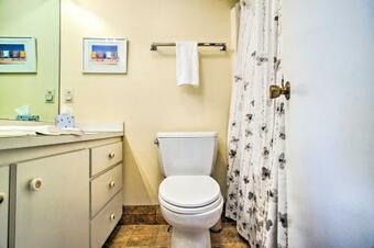 Charming Cape Cod Summer Home, 2 Mi To Beach!