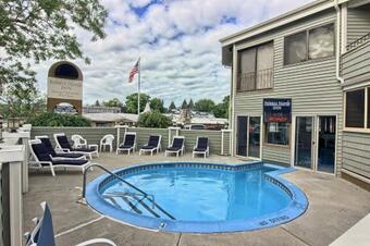 109 Pointes North Inn