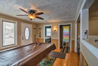 Cottage With Fire Pit Walk To Park And Houghton Lake!