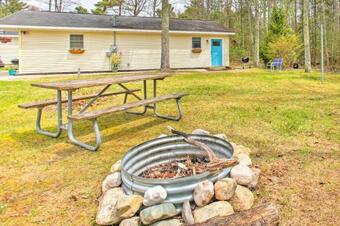 Apartamento Cozy Suttons Bay Studio With Fire Pit-walk To Beach!