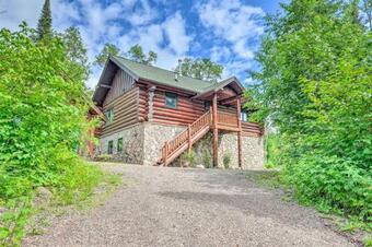 Lutsen Cabin With Fire Pit, Patio And Deck!