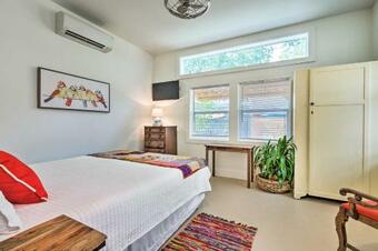 Walk To Beach From Chic Old Town Apartment With Yard