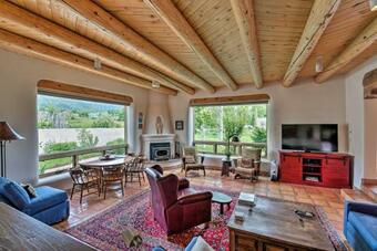 Arroyo Seco Adobe With Hot Tub Near Taos Ski Valley!