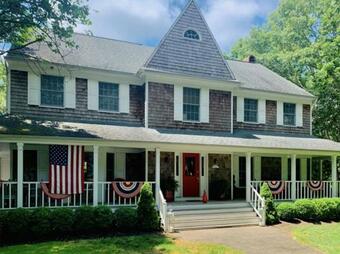 The Perfect Southampton Getaway - Gorgeous 5 Bedroom Home In Idyllic Neighborhood