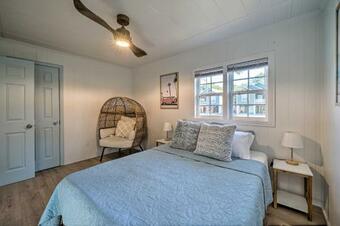 Modern Oak Island Cottage Less Than 3 Miles To Pier!