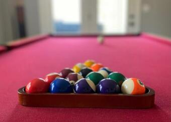 Custom-built Mountain Retreat - 3 Acres & Hot Tub Home