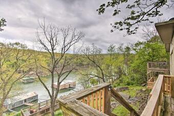 Waters Edge Retreat With Dock, Deck And Kayaks!