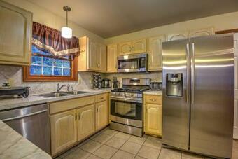 Peaceful East Stroudsburg House With Deck And Grill!