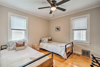 Cozy-chic Lakeside Cottage - Great For Families!