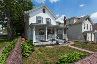 Charming Poconos Home, 5 Mi To Hickory Run!
