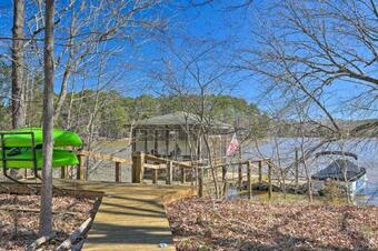 Newly Built Lakefront Home With Dock And Kayaks!