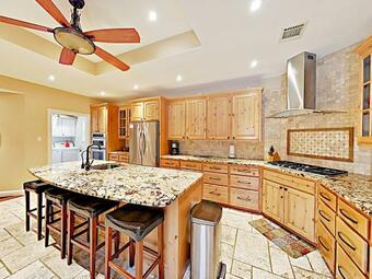 New Listing! Lakefront Beauty With Boat Launch Home