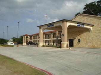 Hotel Executive Inn & Suites