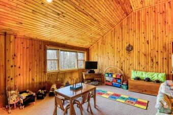 Justin Lake Lodge