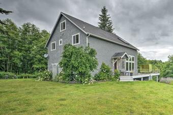 Spacious Whidbey Island Home With Deck And Hot Tub
