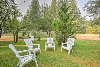 Whimsical Packwood Farmhouse With Hot Tub And Fire Pit