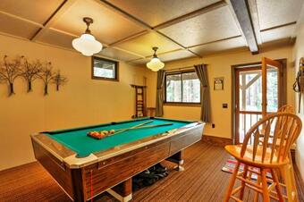 Riverside Winthrop Chalet With Hot Tub And 2 Decks!